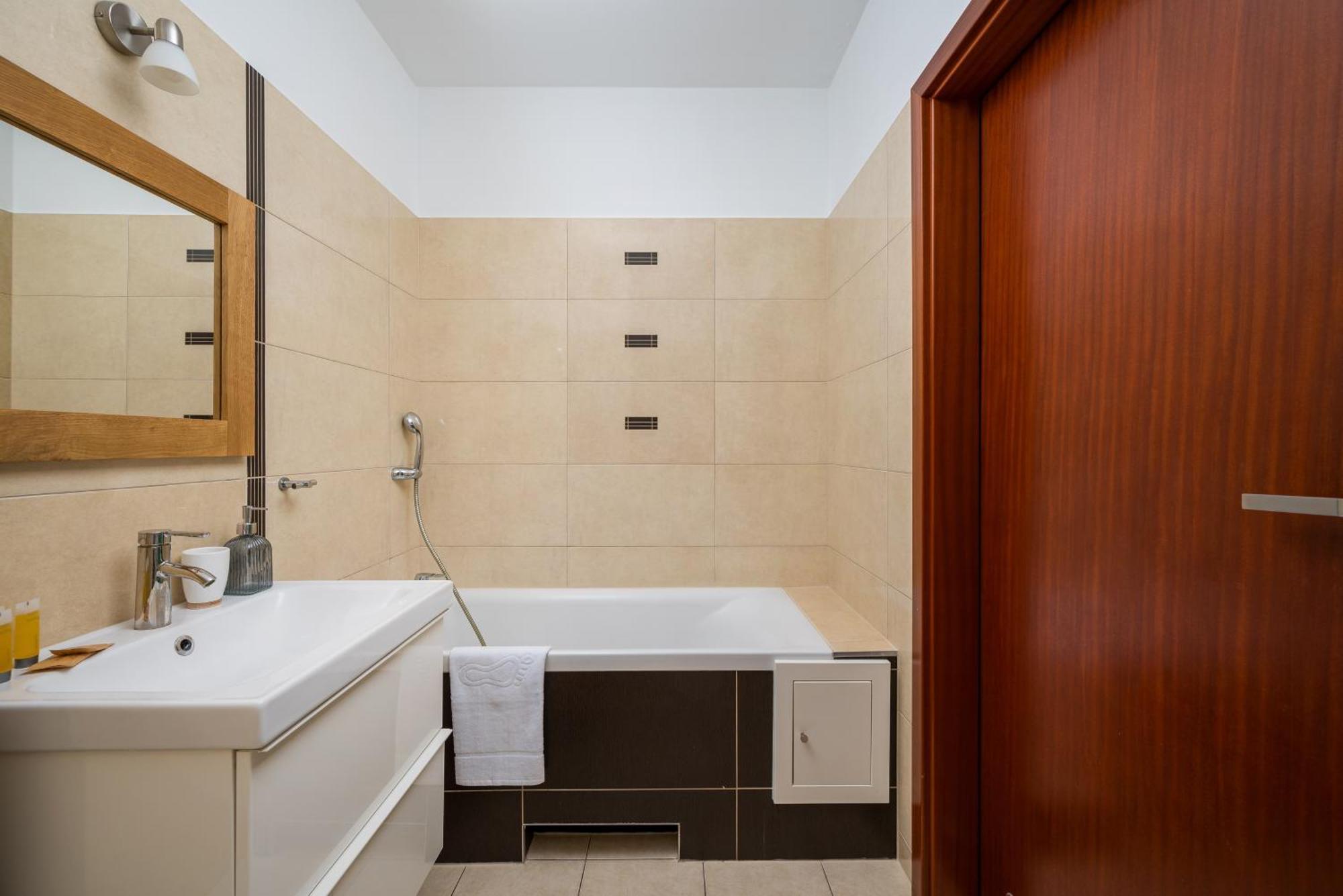 Metro Ksiecia Janusza Cosy Apartment Varşova Dış mekan fotoğraf